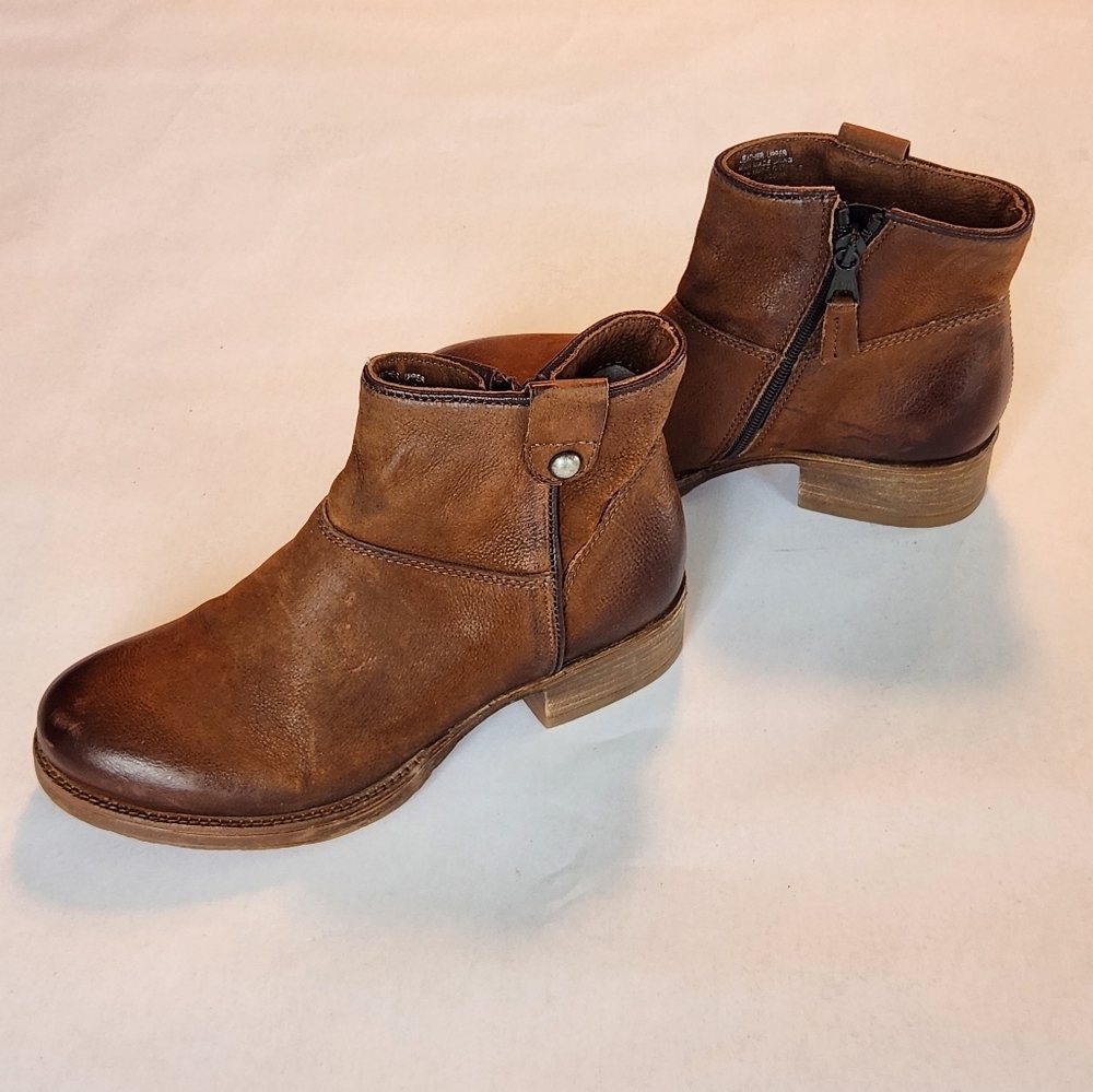 New! || MIZ MOOZ || Norbert short booties, flats, cognac leather, size 6